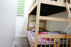 Twin kamer | Een kluis op de kamer, een strijkplank/strijkijzer, gratis wifi