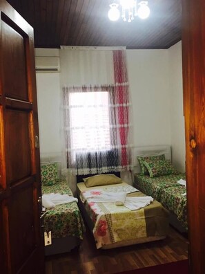Rollaway beds, free WiFi - Kydonia Otel (Ayvalik)