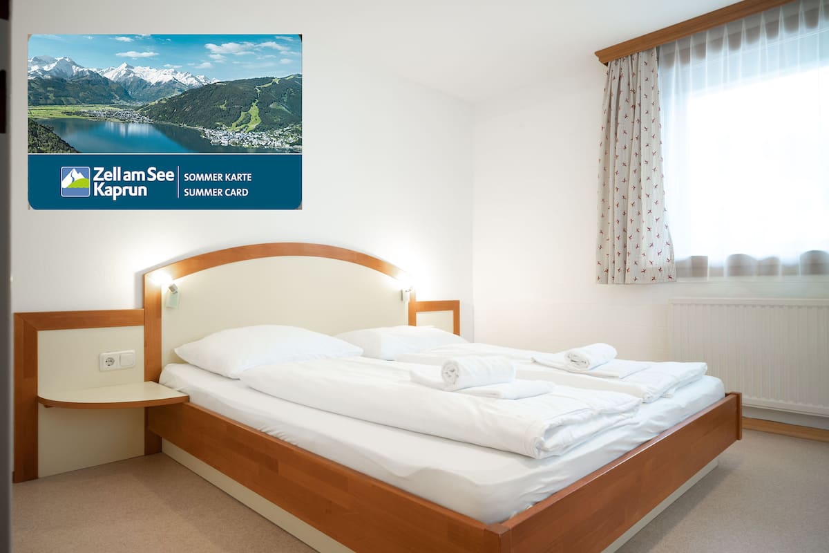 Leilighet, fjellutsikt (Seilergasse mountain view 4) | Blendingsgardiner, strykejern/-brett og barnesenger