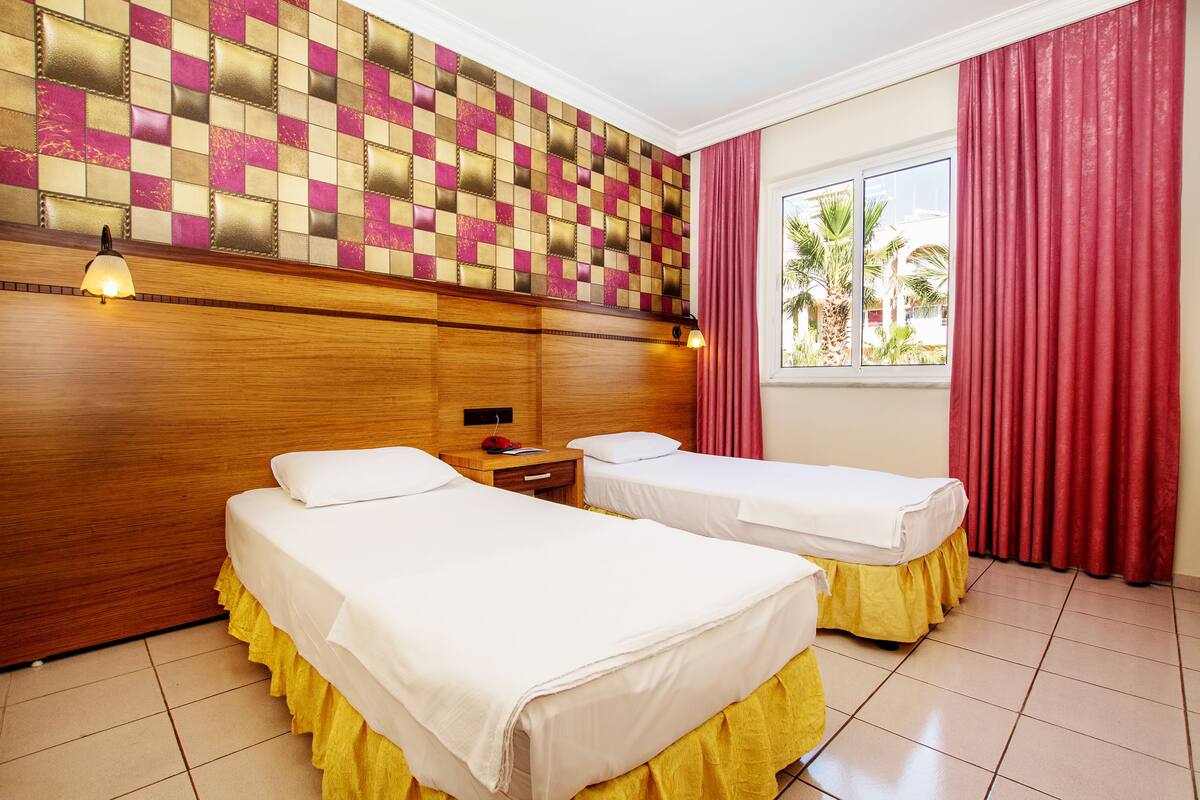 Apartment, 1 Bedroom | 1 bedroom, in-room safe, desk, bed sheets