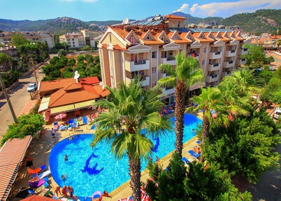 微笑阳光俱乐部酒店