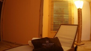 Sauna, tab panas, bilik wap, bilik urut/rawatan 