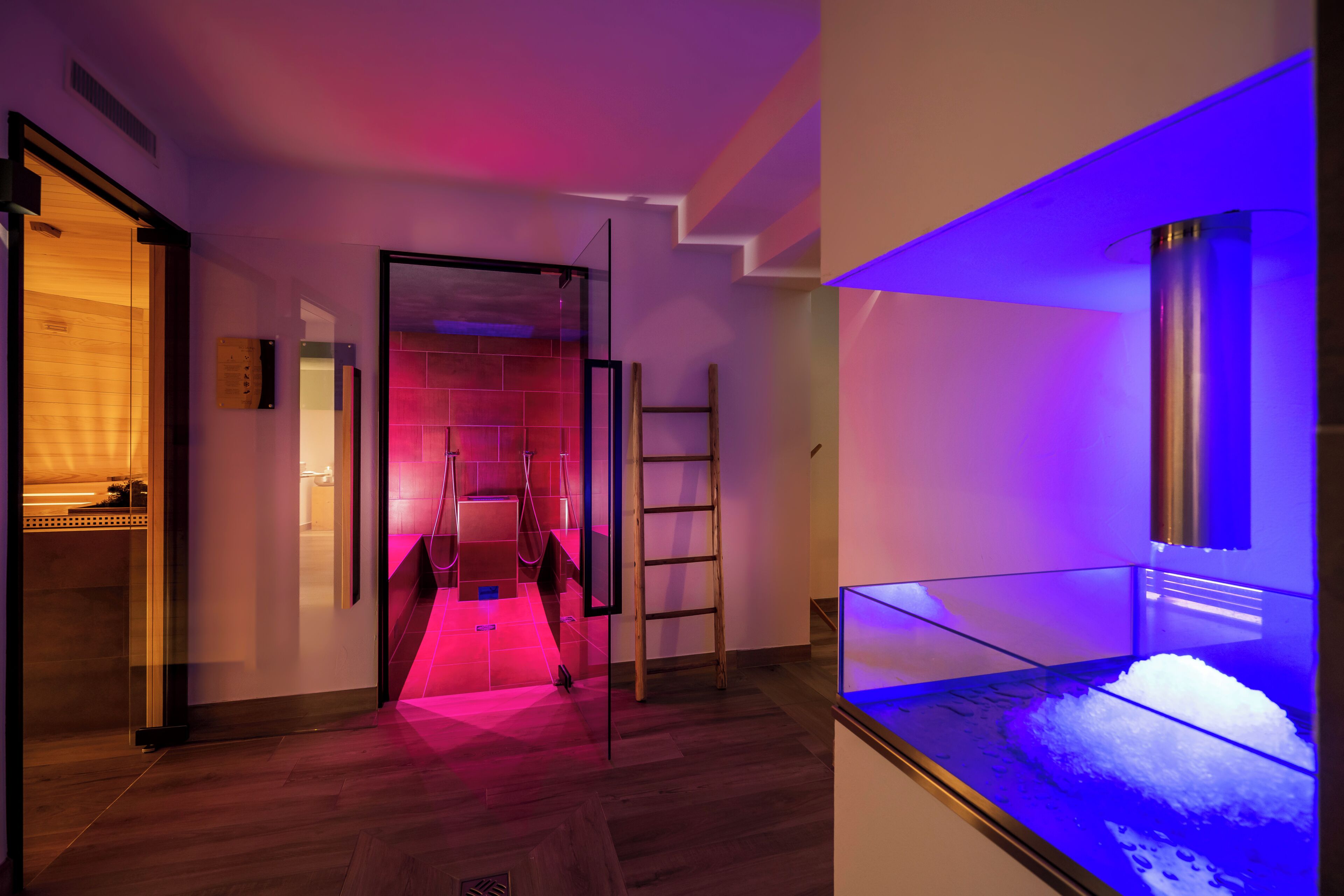 Sauna, tina de hidromasaje y baño de vapor 