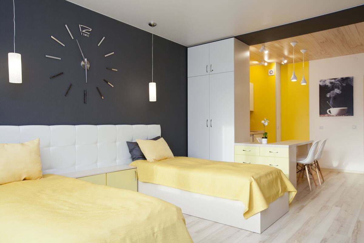 Apartamento, 3 camas de solteiro | Roupas de cama premium, escrivaninha, espaço de trabalho para notebook