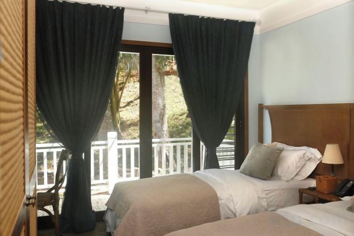 1 chambre, coffre-fort, système d’insonorisation