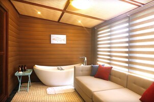 1 quarto, cofres nos quartos, individualmente mobiliados