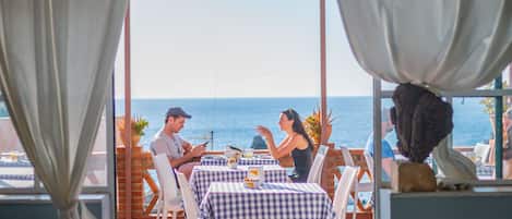 Morgenmadsbuffet hver dag (10 EUR pr. person)