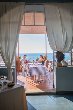 Daily buffet breakfast (EUR 10 per person) - Hotel Villino Gallodoro (Taormina)