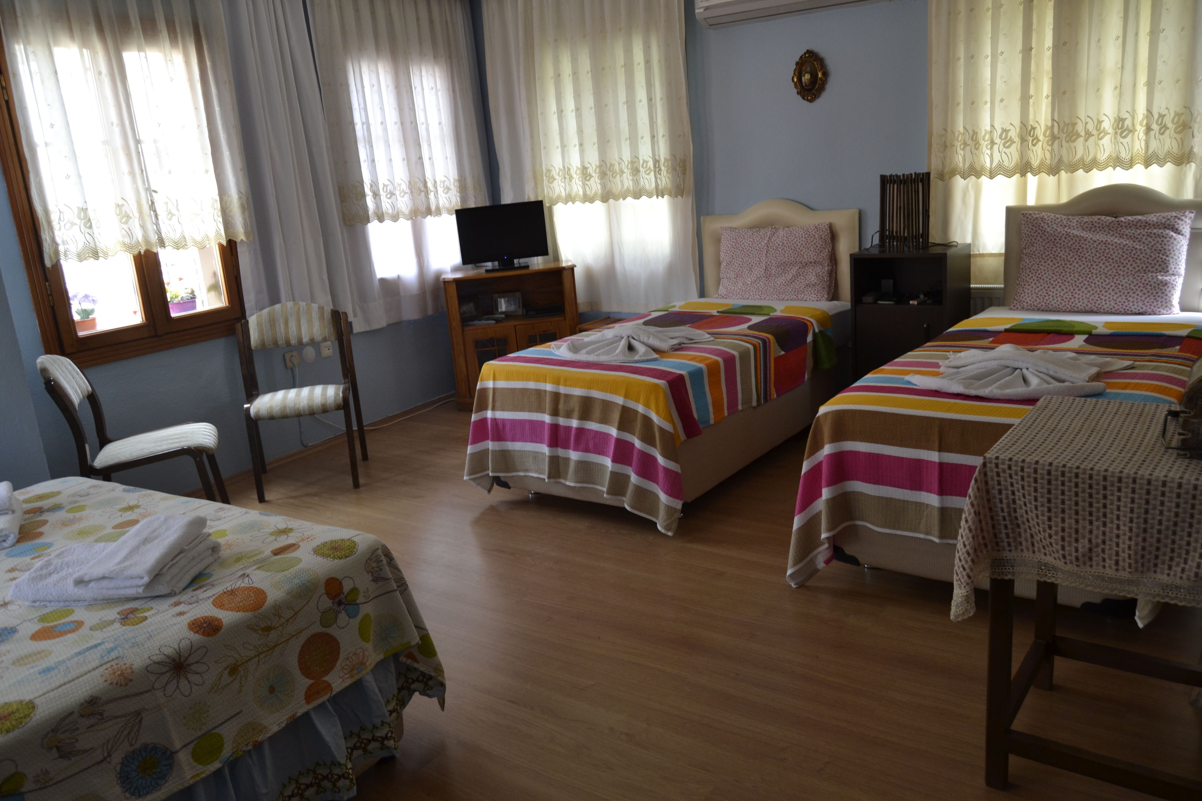 family room, shared bathroom | desk, iron/ironing board, free wifi