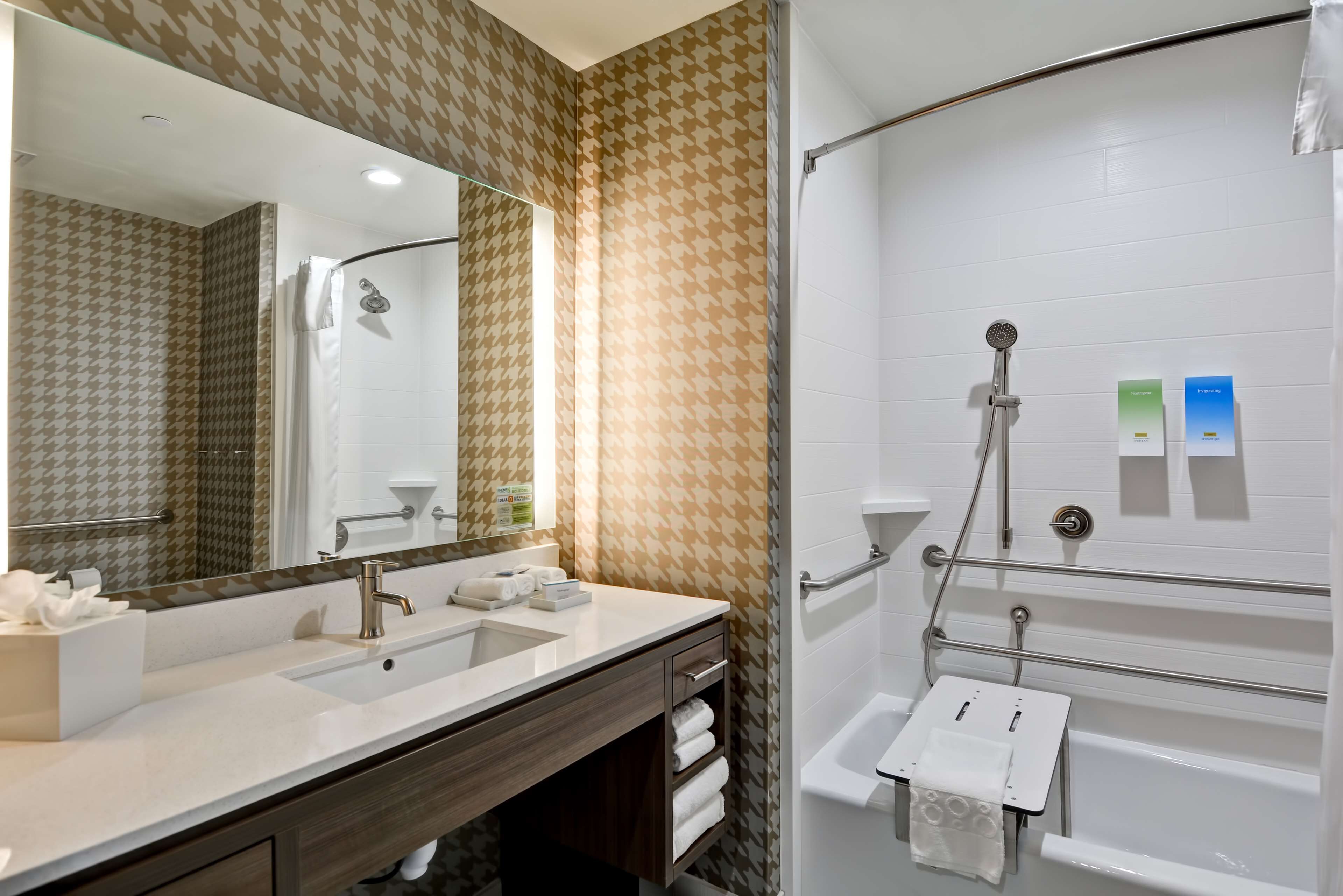 free toiletries, towels