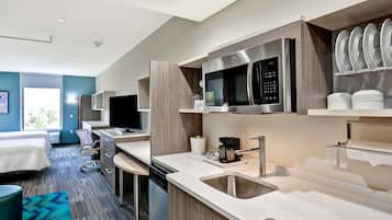 Full-size fridge, microwave, dishwasher, cookware/dishes/utensils