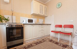 Apartment (23, Musina Street) | Private kitchen | Full-size fridge, microwave, stovetop, electric kettle - Hayat Apartments Kazan (Kazan)