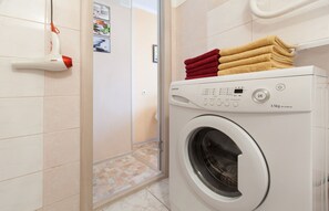 Apartment (23, Musina Street) | Bathroom | Bathtub, free toiletries, hair dryer, towels - Hayat Apartments Kazan (Kazan)