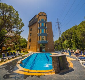 Exterior - Le Caravelle Beirut (Beirut)
