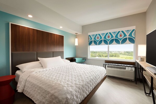 Room, 1 King Bed, Non Smoking | Blackout curtains, iron/ironing board, free WiFi, bed sheets