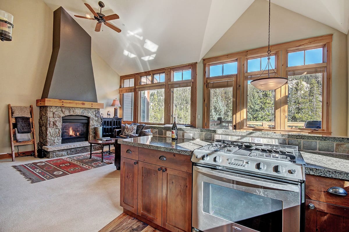 Townhome, 3 Bedrooms | Private kitchen | Full-sized fridge, microwave, oven, stovetop