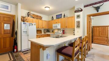 Kondominium, 3 kamar tidur | Dapur pribadi | Lemari es, microwave, oven, dan mesin pencuci piring