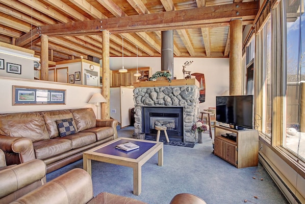 Condo, 2 Bedrooms | Living area