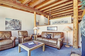 Condo, 2 Bedrooms | Living area