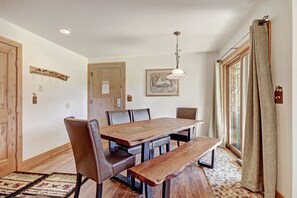 Apartment, 2 Schlafzimmer | Speisen