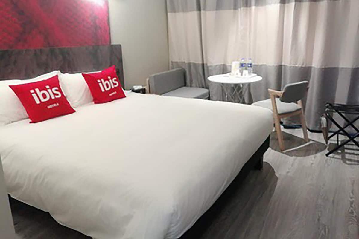 King Size Room | Desk, blackout drapes, iron/ironing board, free WiFi