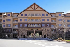 Condo, 2 Bedrooms | Exterior