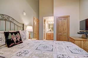 Condo, 3 Bedrooms | 2 bedrooms, laptop workspace, free WiFi, bed sheets
