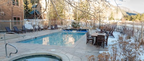 คอนโด, 2 ห้องนอน | สระว่ายน้ำ | สระว่ายน้ำกลางแจ้ง