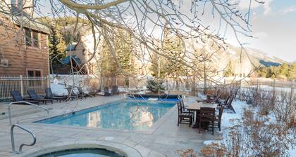 2296 Red Hawk Lodge 2 Bedroom Condo by RedAwning