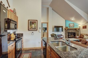 Condo, 3 Bedrooms | Private kitchen | Full-sized fridge, microwave, oven, stovetop