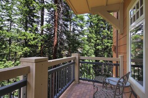 Apartment, 2 Schlafzimmer | Balkon