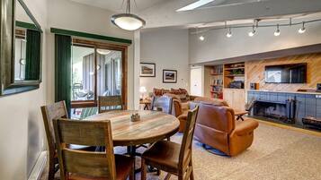 Condo, 2 Bedrooms | In-room dining