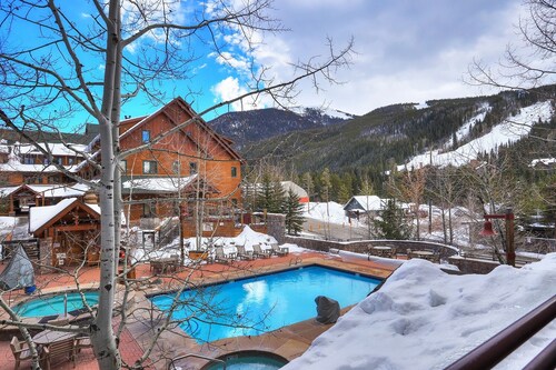 8452 Dakota Lodge 2 Bedroom Condo by RedAwning