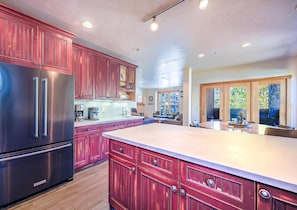 Condo, 4 Bedrooms | Private kitchen | Full-sized fridge, microwave, oven, stovetop - 202 Mill Creek (72 River Run Road) 4 Bedroom Condo by RedAwning (Keystone)