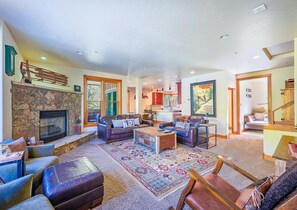 Huoneisto, 4 makuuhuonetta | Oleskelualue | Taulutelevisio