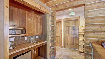 Casa de ciudad, 2 habitaciones | Servicio de la propiedad