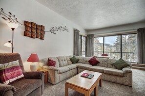 Condo, 2 Bedrooms | Living area