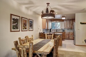 Condo, 2 habitaciones | Restaurantes