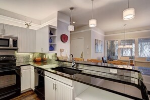 公寓客房, 2 間臥室 | 私人廚房 | 雪櫃、微波爐、焗爐、爐具