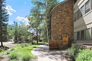 Condo, 2 Bedrooms | Property grounds