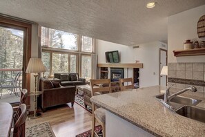 Téléviseur, station d’accueil pour lecteur MP3