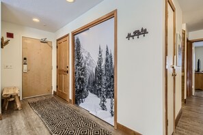 Condo, 3 Bedrooms | Interior
