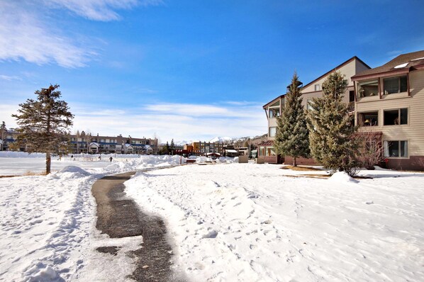 Condo, 1 Bedroom | Property grounds