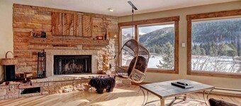 1710 The Willows 1 Bedroom Condo by RedAwning