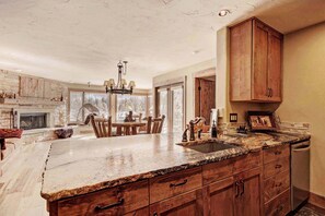 公寓式客房, 1 间卧室 | 私人厨房 | 大冰箱、微波炉、烤箱、炉灶