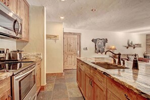 Condo, 1 Bedroom | Private kitchen
