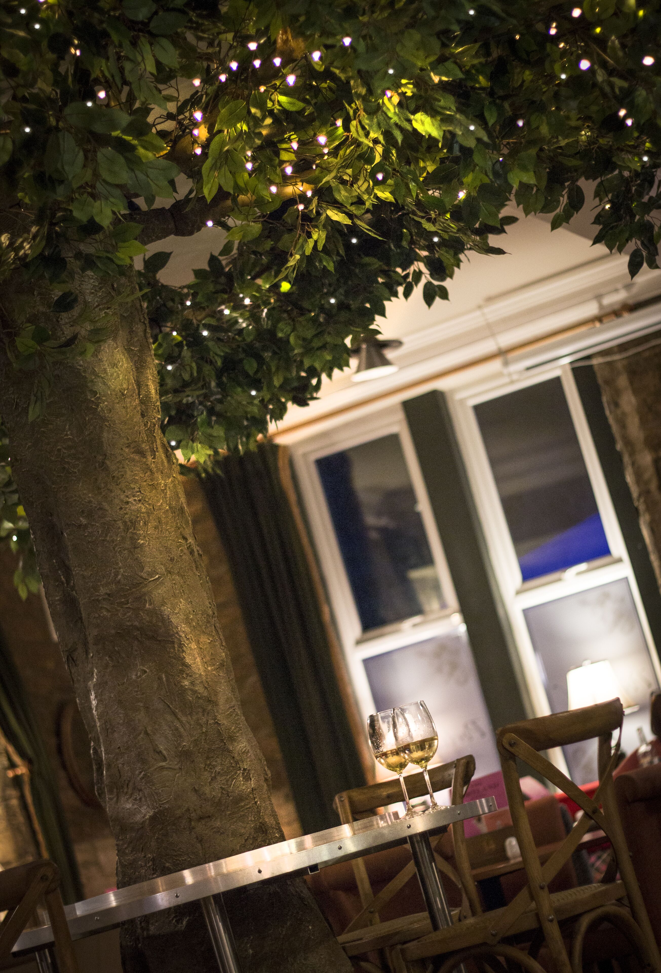 breakfast, lunch, dinner served; british cuisine