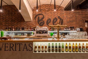 Breakfast, lunch and dinner served - MeetMe23 - Hotel (Prague)