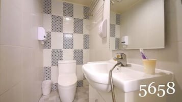 Economy Double Room | Bathroom | Shower, free toiletries, hair dryer, slippers