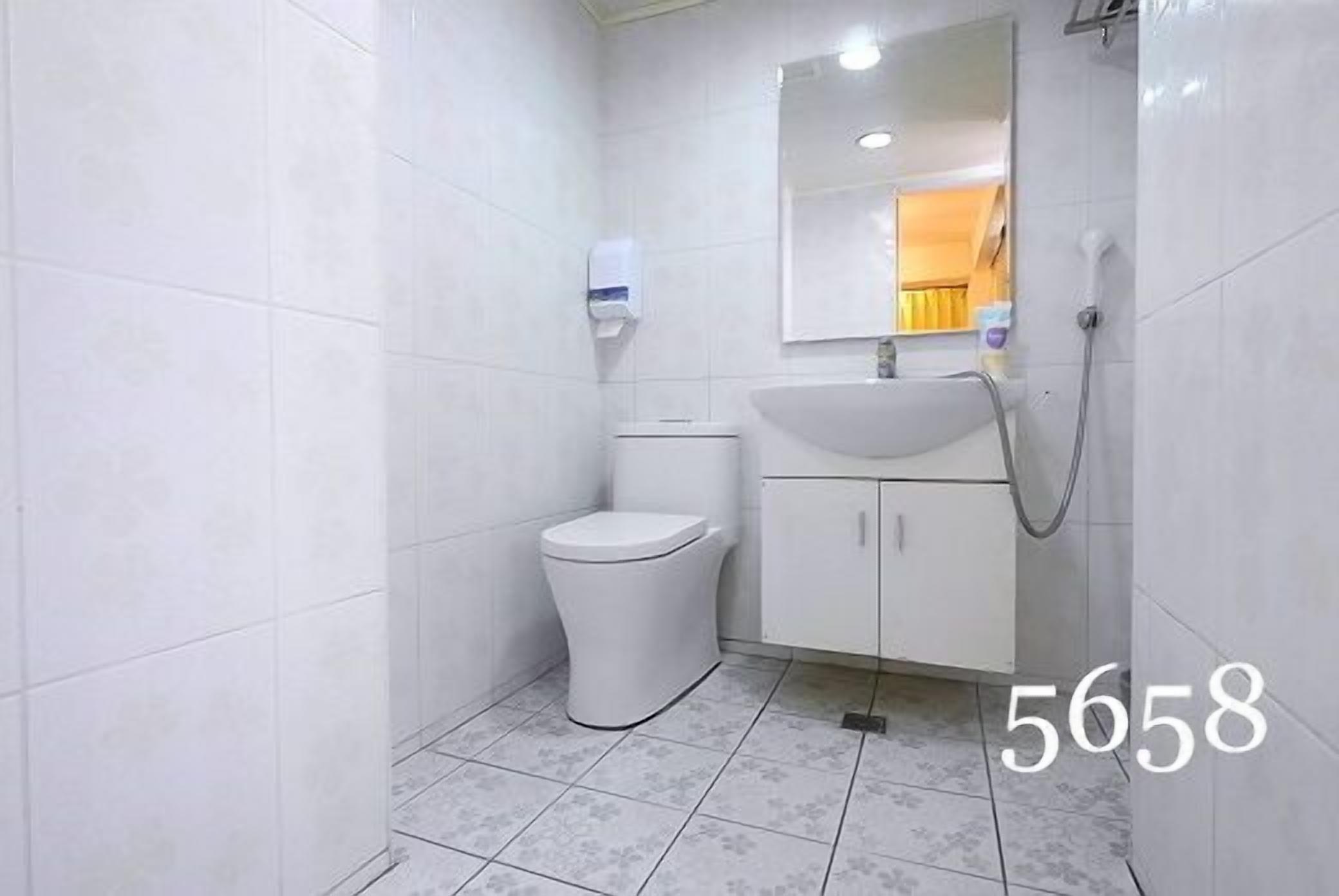 Economy Double Room | Bathroom | Shower, free toiletries, hair dryer, slippers